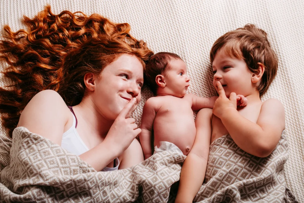 Babyfotos mit Geschwisterkindern